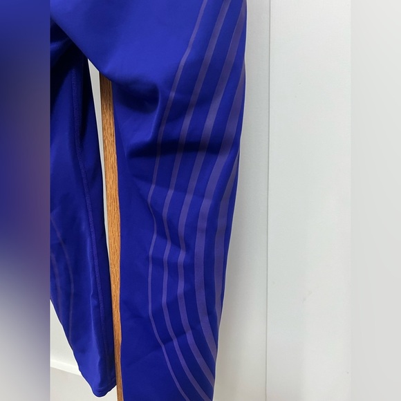 Athleta Gel Sonar Amethyst  Crop Leggings with Reflective Stripes sz Med - Picture 6 of 8